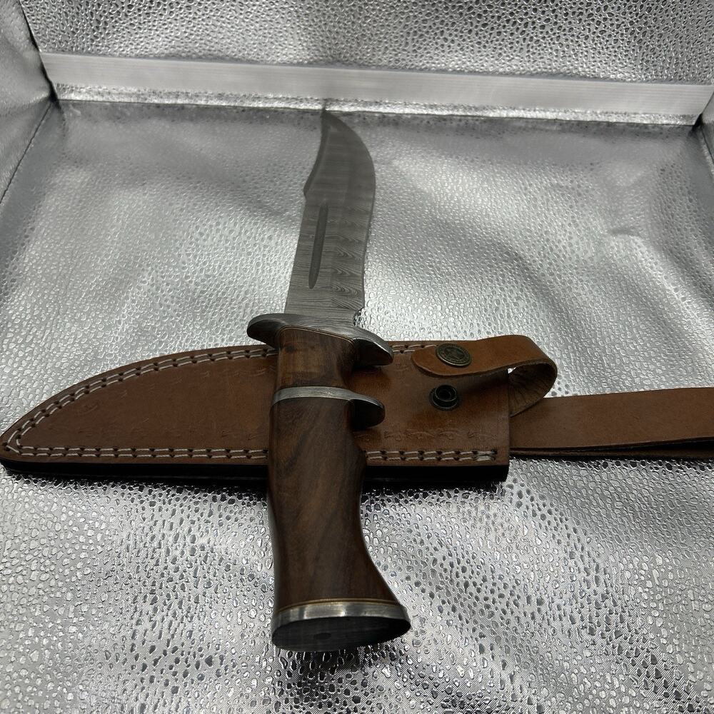 Custom Damascus Steel Hunting Knife w/ Leather Sheath – Handcrafted Fixed Blade